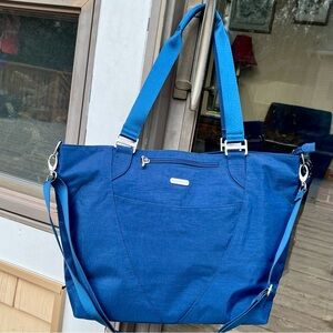 NWOT Large Baggallini blue Avenue tote bag
